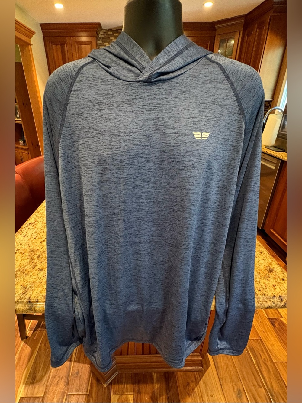 Vineyard Vines men’s performance hoodie. Sharp heather blue with logos front/bac